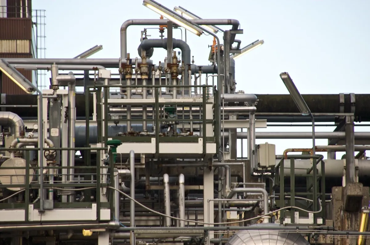 Tubulações de processo industrial