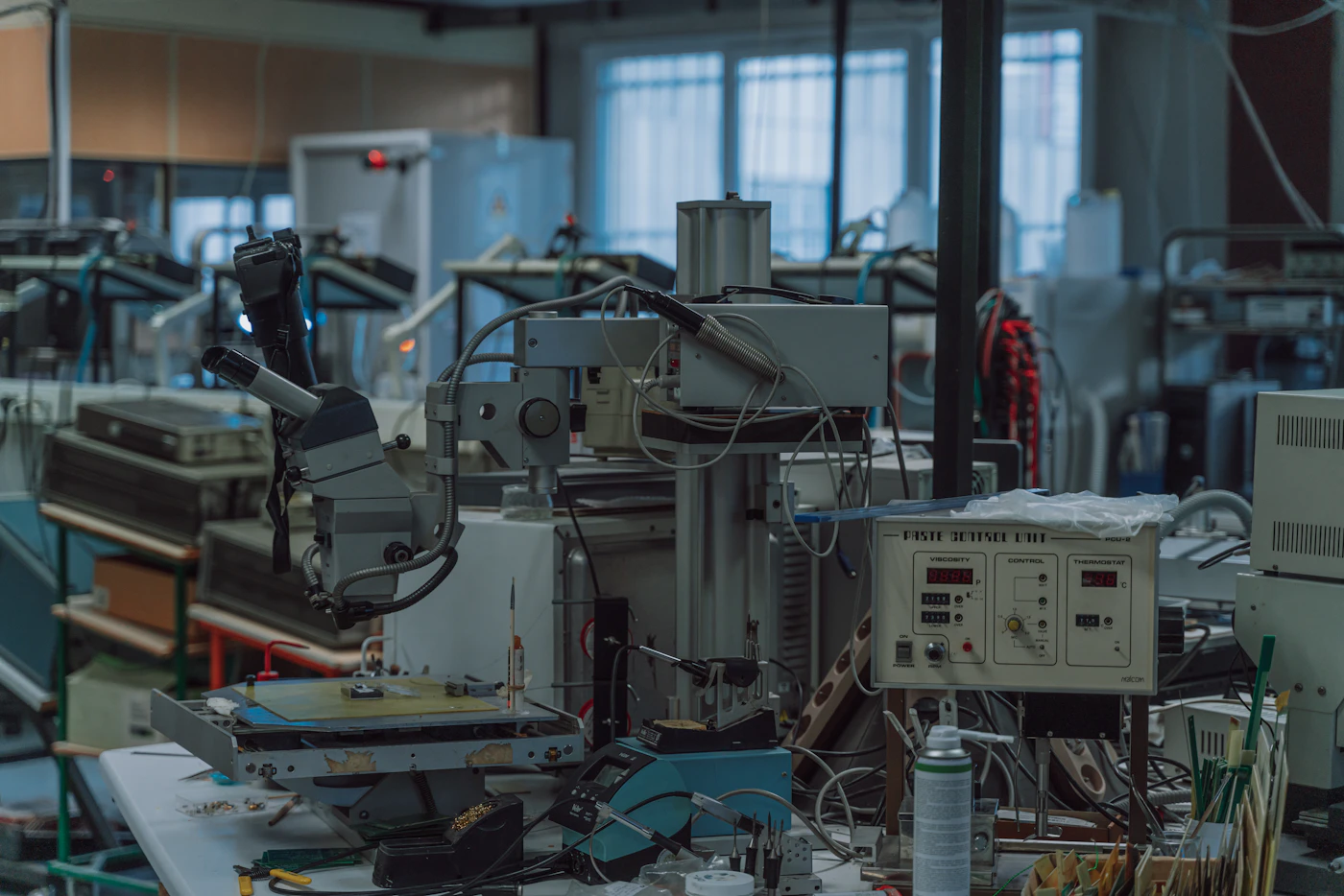 Equipamento industrial em ambiente técnico